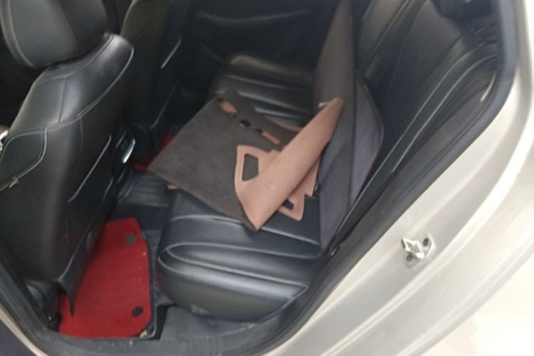 Used Roewe i5 2020 1.5L Automatic 4G Connect Luxury Flagship Edition Left Rear Seat