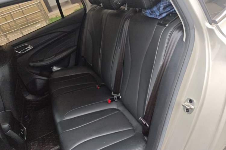 Used Roewe i5 2020 1.5L Automatic 4G Connect Luxury Flagship Edition Left Rear Seat