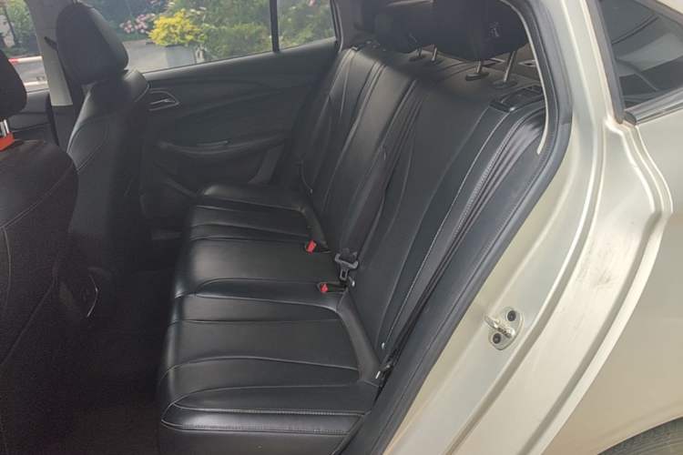 Used Roewe i5 2020 1.5L Automatic 4G Connect Luxury Flagship Edition Left Rear Seat