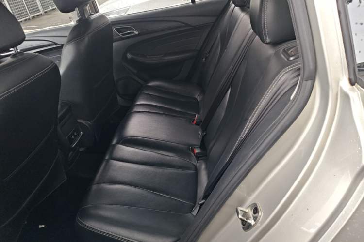 Used Roewe i5 2020 1.5L Automatic 4G Connected Linghao Edition Left Rear Seat