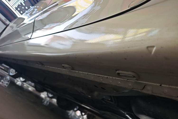 Used Roewe i5 2020 1.5L Automatic 4G Connect Luxury Flagship Edition Left Side Sill
