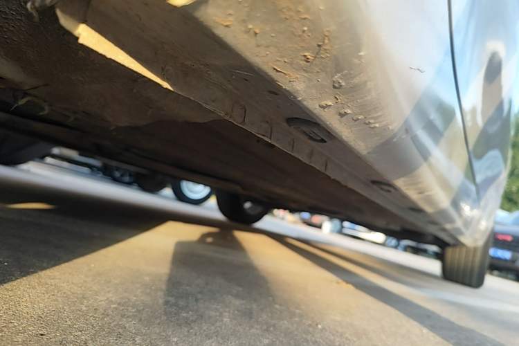 Used Roewe i5 2020 1.5L Manual 4G Connect Luxury Edition Left Side Sill