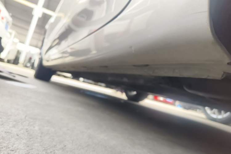Used Roewe i5 2020 1.5L Automatic 4G Connect Luxury Flagship Edition Left Side Sill