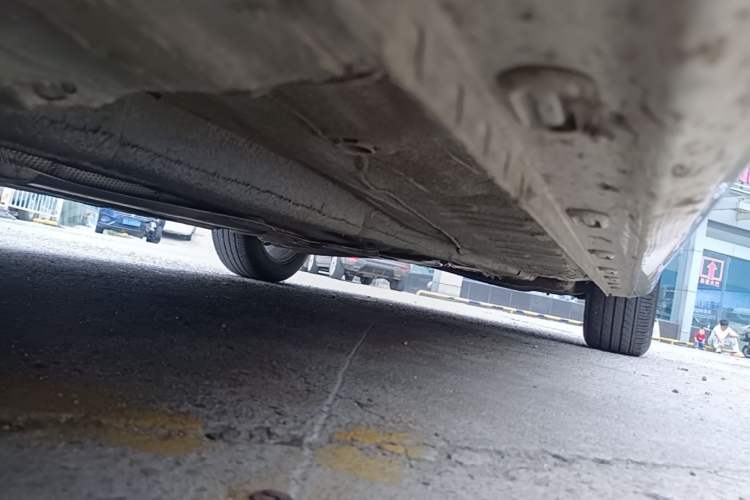 Used Roewe i5 2020 1.5L Automatic 4G Connect Luxury Flagship Edition Left Side Sill