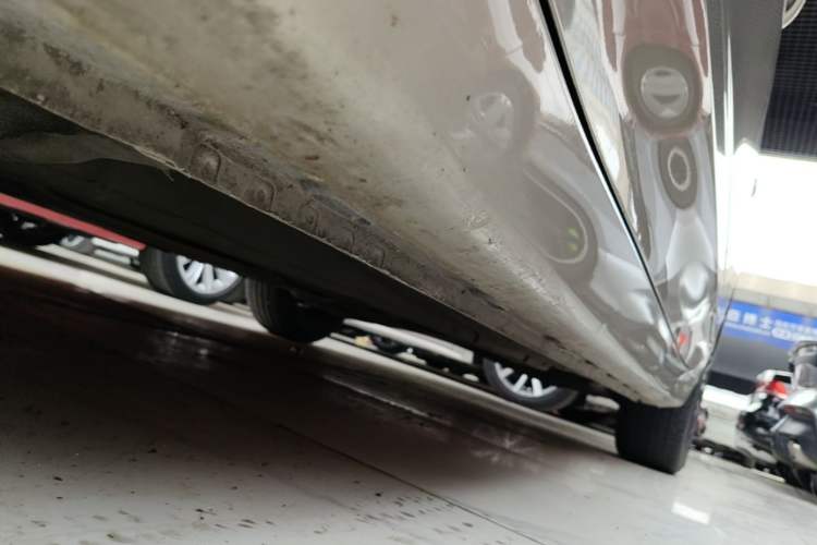 Used Roewe i5 2020 1.5L Automatic 4G Connect Luxury Flagship Edition Left Side Sill