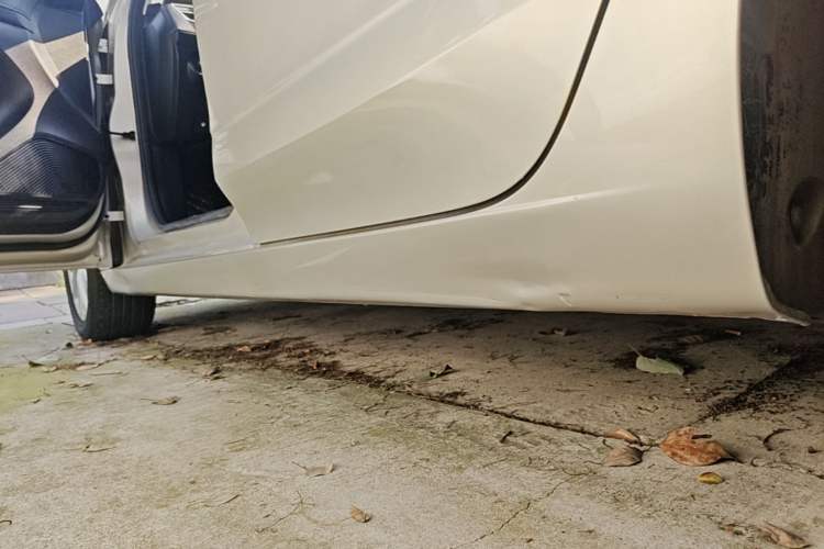 Used Roewe i5 2020 1.5L Manual 4G Connect Luxury Edition Left Side Sill