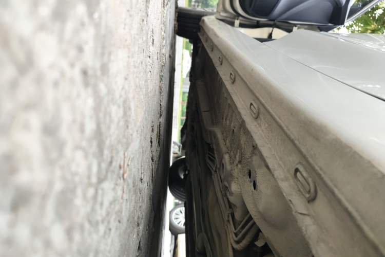 Used Roewe i5 2020 1.5L Automatic 4G Connect Luxury Flagship Edition Left Side Sill