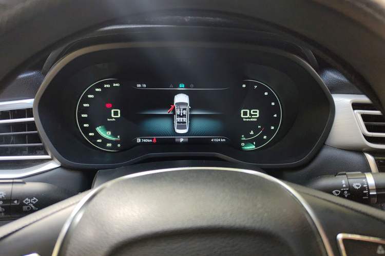 Used Roewe i5 2020 1.5L Automatic 4G Connect Luxury Flagship Edition Odometer Close Up