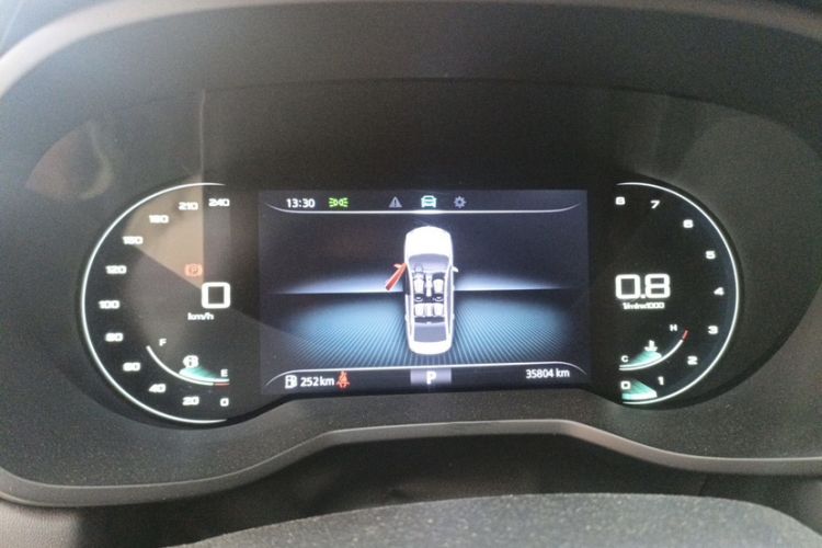 Used Roewe i5 2020 1.5L Automatic 4G Connect Luxury Flagship Edition Odometer Close Up