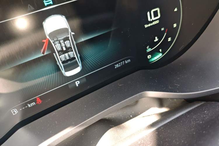 Used Roewe i5 2020 1.5L Automatic 4G Connect Luxury Flagship Edition Odometer Close Up