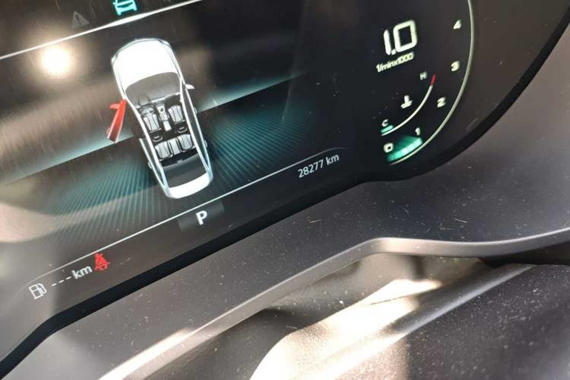 Used Roewe i5 2020 1.5L Automatic 4G Connect Luxury Flagship Edition Odometer Close Up