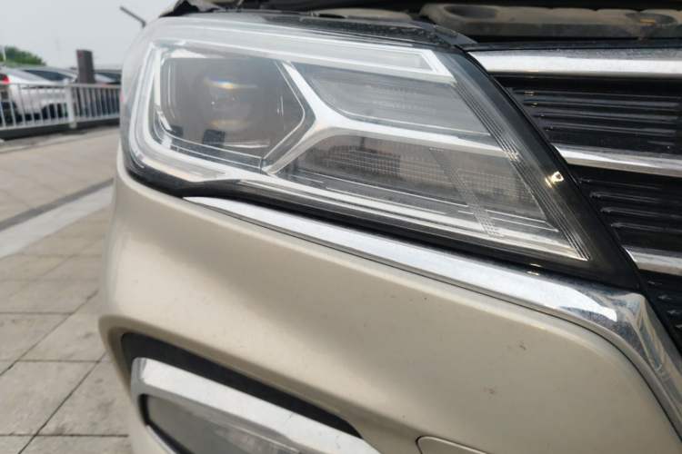 Used Roewe i5 2020 1.5L Automatic 4G Connect Luxury Flagship Edition Right Front Headlight