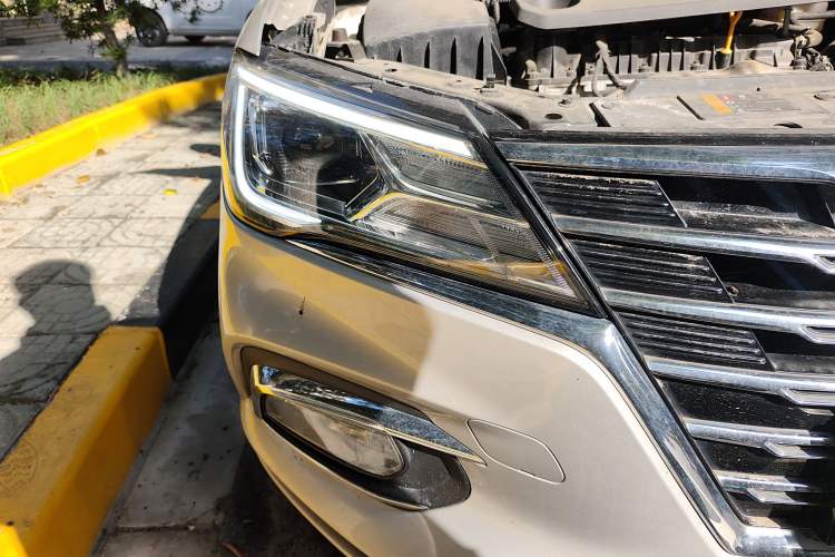 Used Roewe i5 2020 1.5L Automatic 4G Connect Luxury Flagship Edition Right Front Headlight
