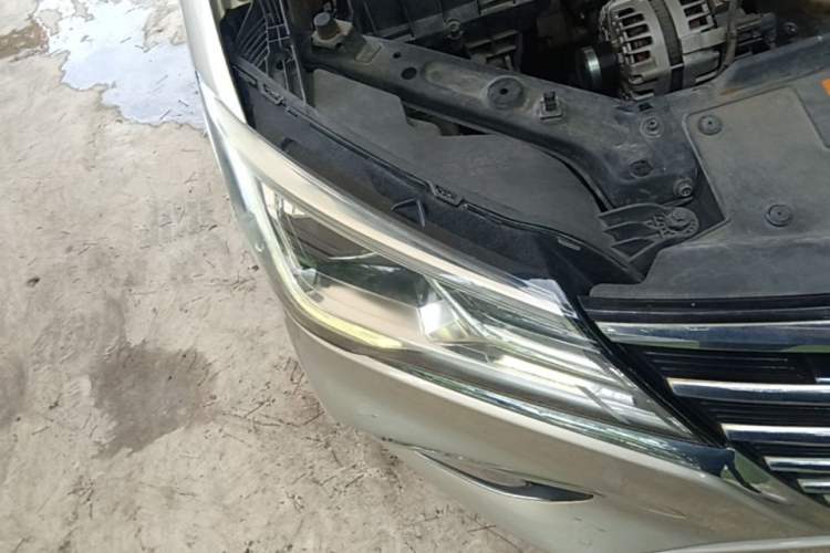 Used Roewe i5 2020 1.5L Automatic 4G Connect Luxury Flagship Edition Right Front Headlight