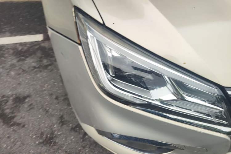 Used Roewe i5 2020 1.5L Automatic 4G Connect Luxury Flagship Edition Right Front Headlight