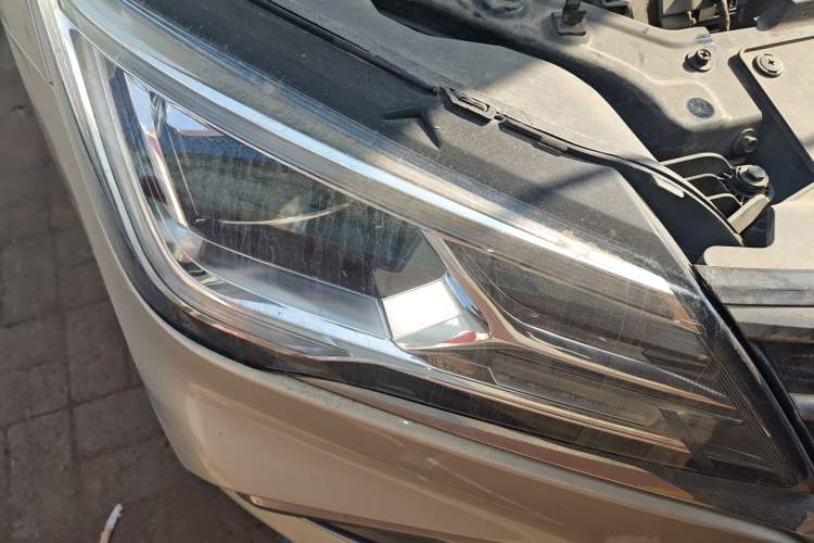 Used Roewe i5 2020 1.5L Automatic 4G Connect Luxury Flagship Edition Right Front Headlight