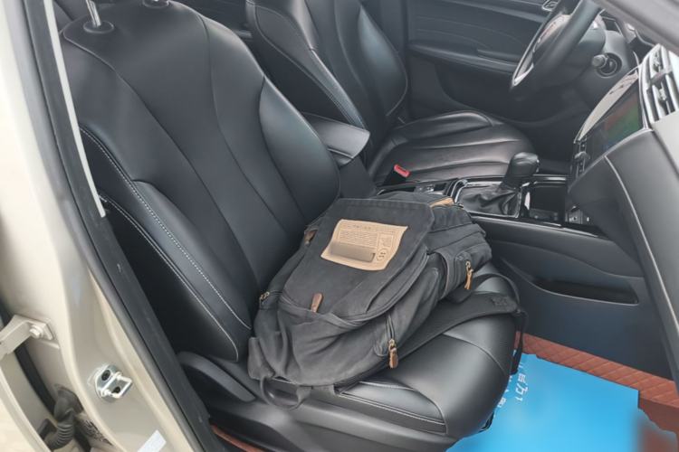 Used Roewe i5 2020 1.5L Automatic 4G Connect Luxury Flagship Edition Right Front Seat