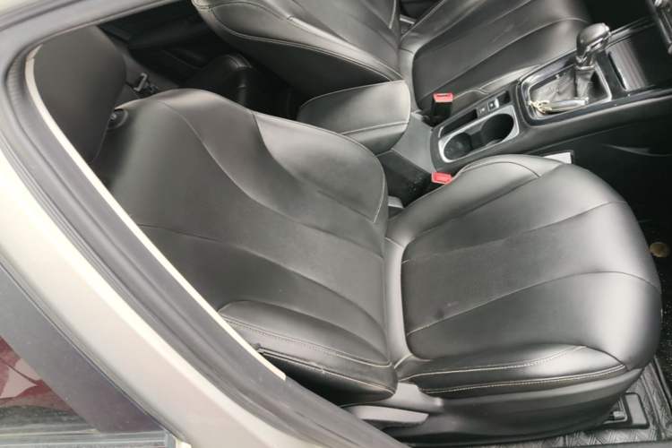 Used Roewe i5 2020 1.5L Automatic 4G Connect Luxury Flagship Edition Right Front Seat