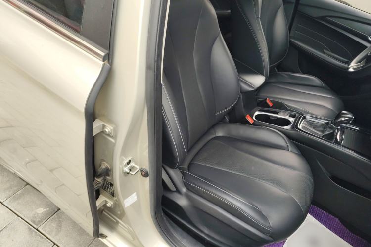 Used Roewe i5 2020 1.5L Automatic 4G Connect Luxury Flagship Edition Right Front Seat