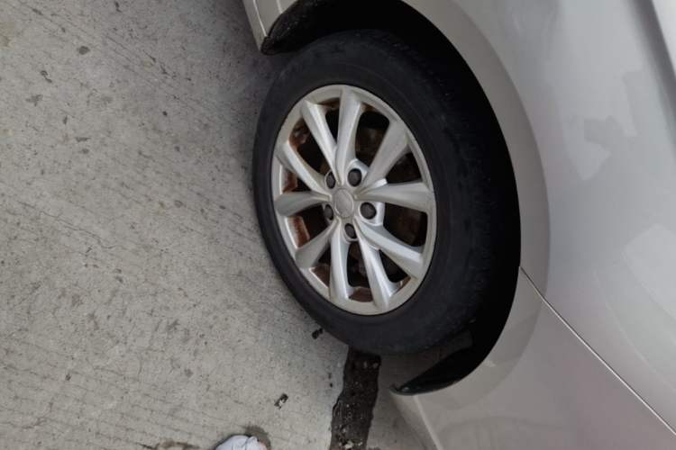 Used Roewe i5 2020 1.5L Automatic 4G Connected Linghao Edition Right Front Wheel Hub