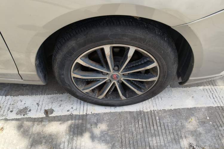 Used Roewe i5 2020 1.5L Automatic 4G Connect Luxury Flagship Edition Right Front Wheel Hub