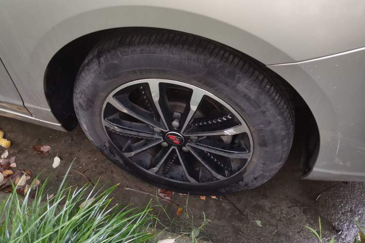 Used Roewe i5 2020 1.5L Automatic 4G Connect Luxury Flagship Edition Right Front Wheel Hub