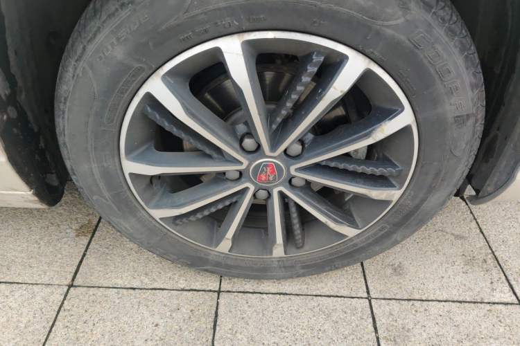 Used Roewe i5 2020 1.5L Automatic 4G Connect Luxury Flagship Edition Right Front Wheel Hub