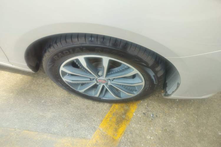 Used Roewe i5 2020 1.5L Automatic 4G Connect Luxury Flagship Edition Right Front Wheel Hub