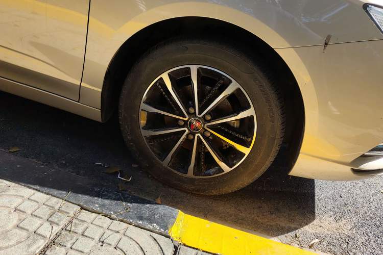 Used Roewe i5 2020 1.5L Automatic 4G Connect Luxury Flagship Edition Right Front Wheel Hub