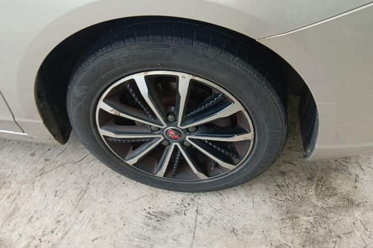 Used Roewe i5 2020 1.5L Automatic 4G Connect Luxury Flagship Edition Right Front Wheel Hub