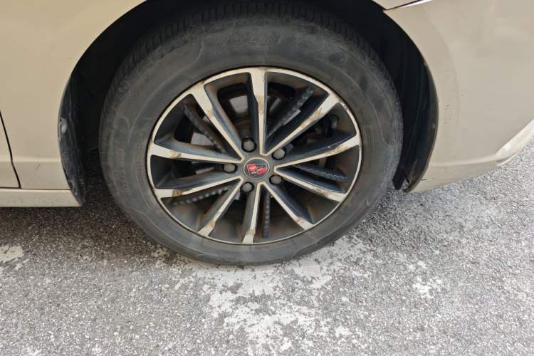 Used Roewe i5 2020 1.5L Automatic 4G Connect Luxury Flagship Edition Right Front Wheel Hub