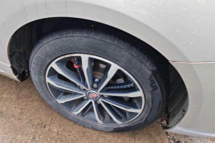 Used Roewe i5 2020 1.5L Manual 4G Connect Leehao Flagship Edition Right Front Wheel Hub