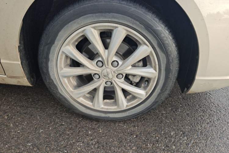 Used Roewe i5 2020 1.5L Manual 4G Connect Luxury Edition Right Front Wheel Hub