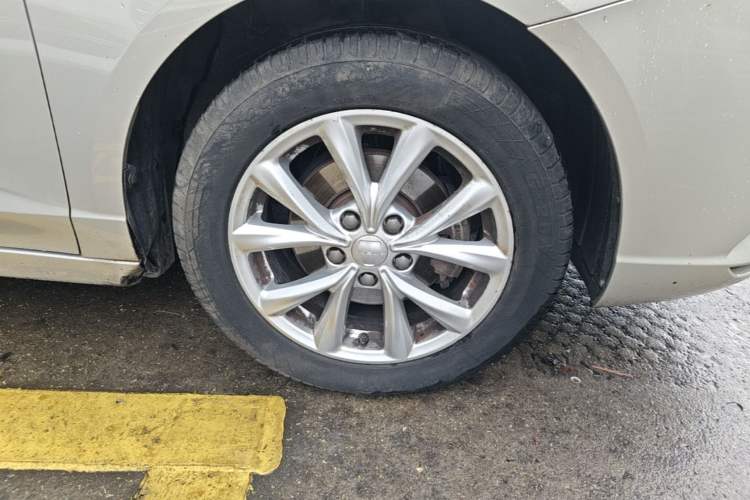 Used Roewe i5 2020 1.5L Automatic 4G Connected Linghao Edition Right Front Wheel Hub