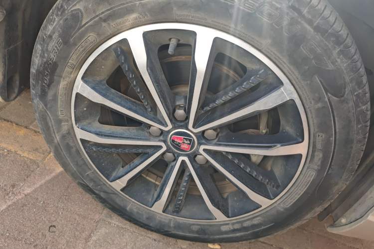 Used Roewe i5 2020 1.5L Automatic 4G Connect Luxury Flagship Edition Right Front Wheel Hub