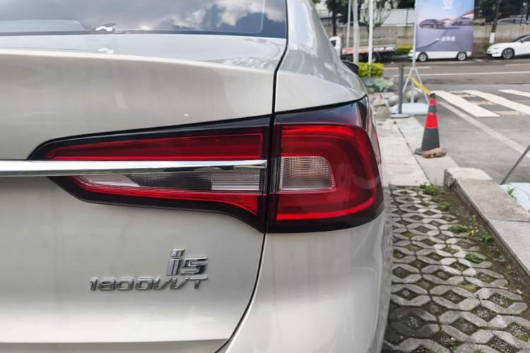 Used Roewe i5 2020 1.5L Automatic 4G Connect Luxury Flagship Edition Right Rear Taillight
