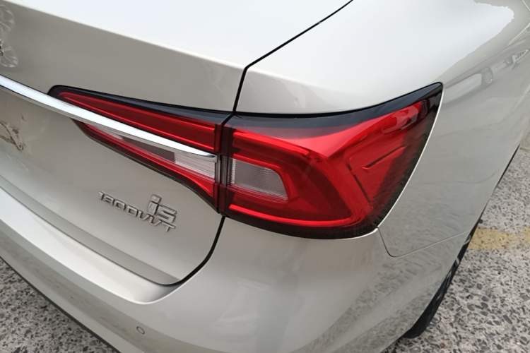 Used Roewe i5 2020 1.5L Automatic 4G Connect Luxury Flagship Edition Right Rear Taillight