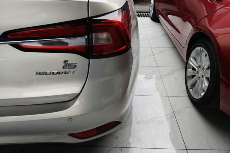 Used Roewe i5 2020 1.5L Automatic 4G Connect Luxury Flagship Edition Right Rear Taillight