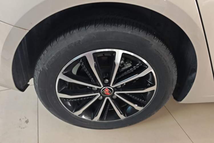 Used Roewe i5 2020 1.5L Automatic 4G Connect Luxury Flagship Edition Right Rear Wheel Hub