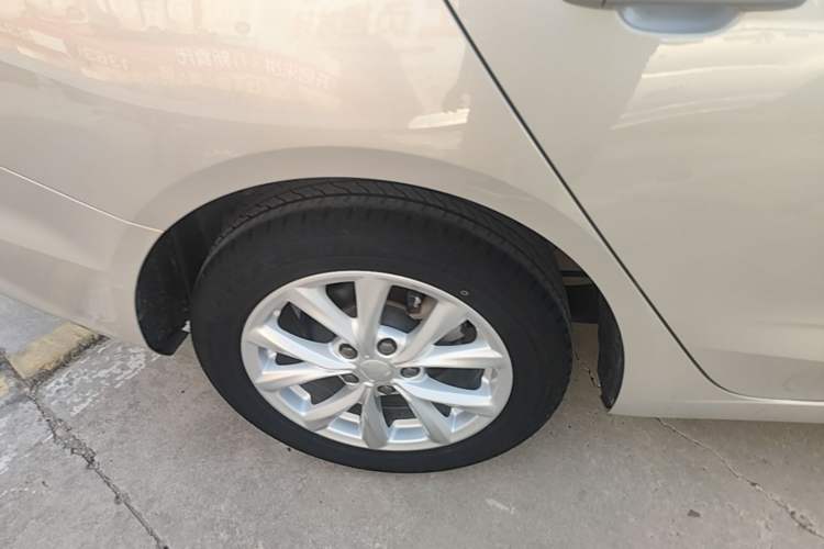 Used Roewe i5 2020 1.5L Manual 4G Connect Luxury Edition Right Rear Wheel Hub