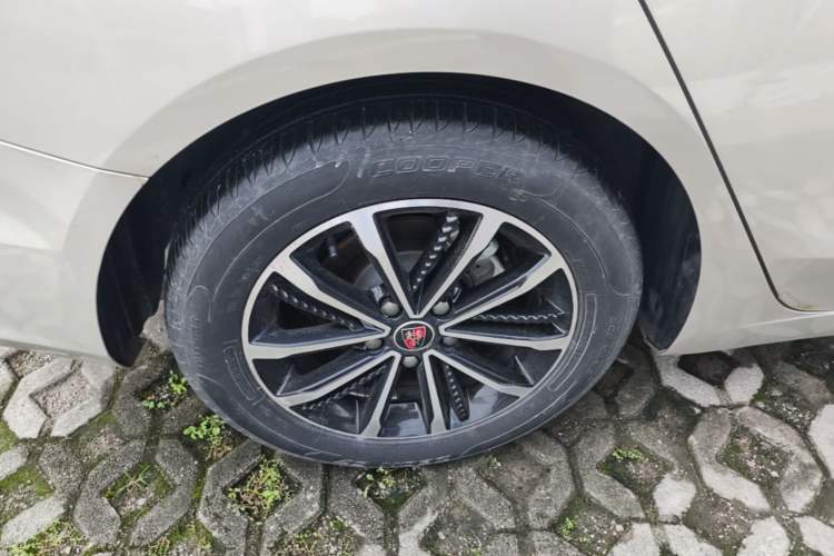 Used Roewe i5 2020 1.5L Automatic 4G Connect Luxury Flagship Edition Right Rear Wheel Hub