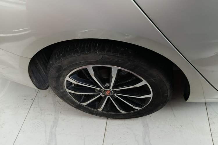 Used Roewe i5 2020 1.5L Automatic 4G Connect Luxury Flagship Edition Right Rear Wheel Hub