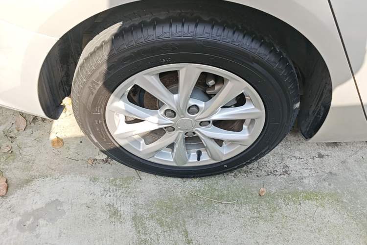 Used Roewe i5 2020 1.5L Manual 4G Connect Luxury Edition Right Rear Wheel Hub
