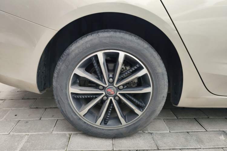 Used Roewe i5 2020 1.5L Automatic 4G Connect Luxury Flagship Edition Right Rear Wheel Hub