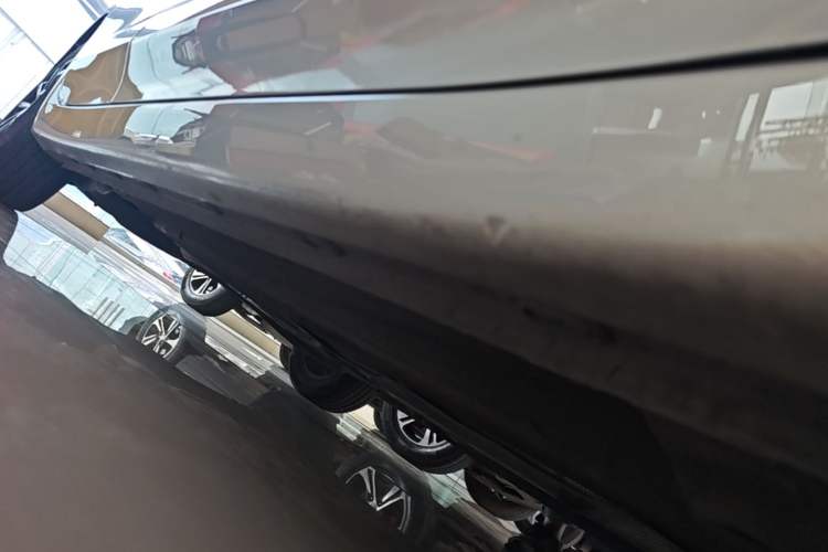 Used Roewe i5 2020 1.5L Automatic 4G Connect Luxury Flagship Edition Right Side Sill