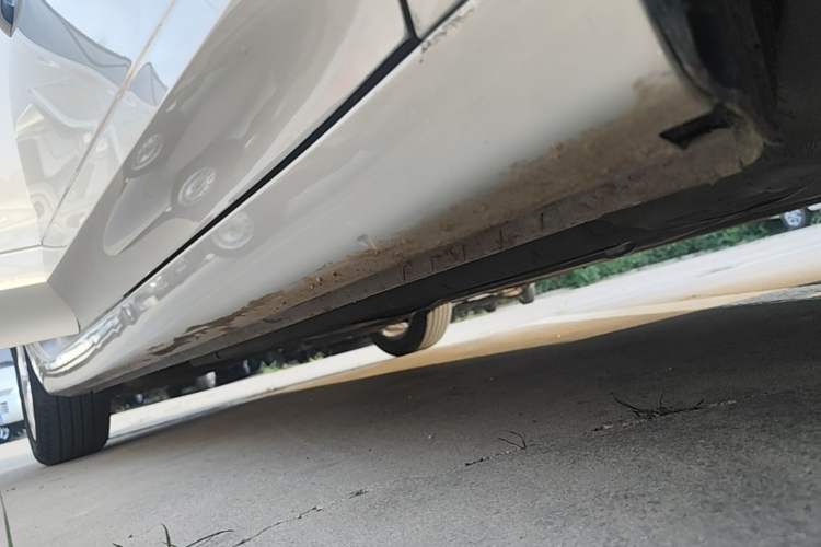 Used Roewe i5 2020 1.5L Manual 4G Connect Luxury Edition Right Side Sill