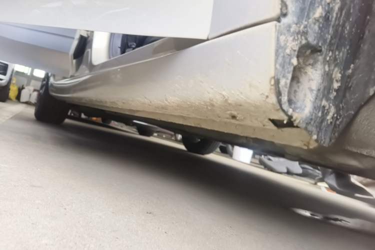 Used Roewe i5 2020 1.5L Automatic 4G Connect Luxury Flagship Edition Right Side Sill