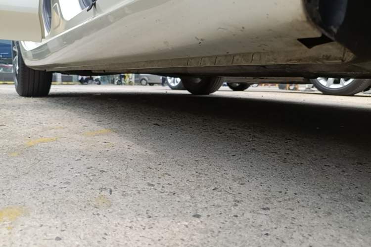 Used Roewe i5 2020 1.5L Automatic 4G Connect Luxury Flagship Edition Right Side Sill