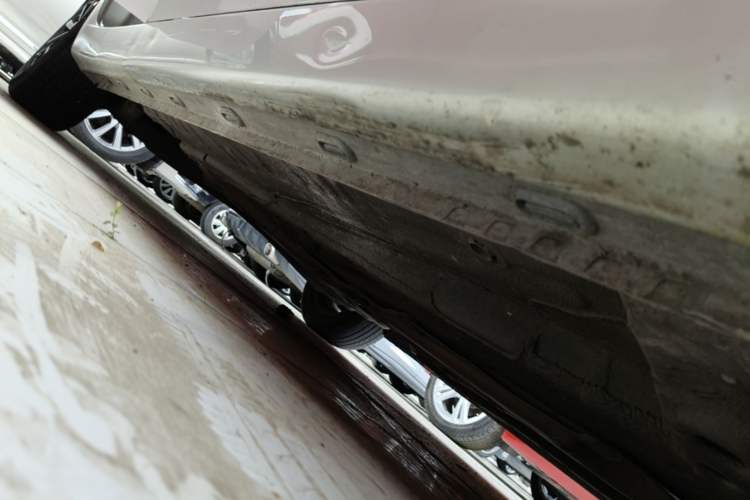 Used Roewe i5 2020 1.5L Automatic 4G Connect Luxury Flagship Edition Right Side Sill