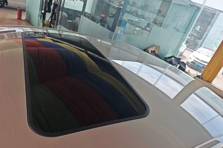 Used Roewe i5 2020 1.5L Automatic 4G Connect Luxury Flagship Edition Roof